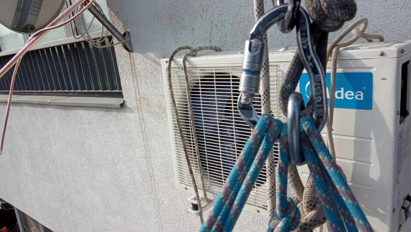 Montaj na klimatici ot alpinisti