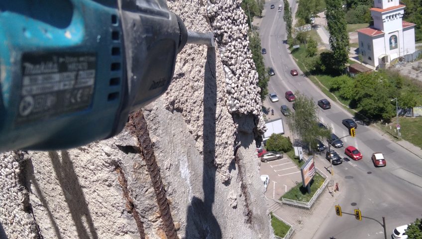 obrushvane na fasada ot alpinisti