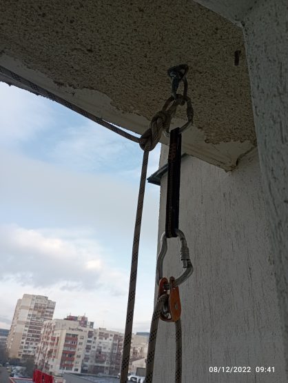 Демонтаж и монтаж на климатик Митсубиши Електрик от алпинисти в София. Профилактика на климатици в ж.к.Младост