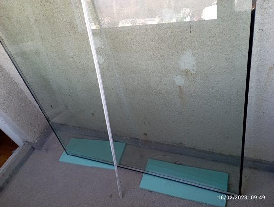 Спиране на течове от балкон и монтаж на алуминиев перваз от алпинисти