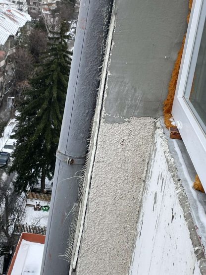 Спиране на течове от балкон и монтаж на алуминиев перваз от алпинисти